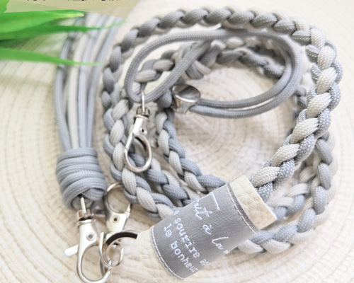 【オーダー用】ハンドストラップ　パラコード　スマホストラップ　くすみカラー お花4つハンドストラップ スマホ パラコード ピンクベージュ