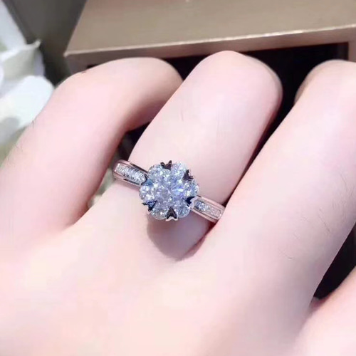 newデザイン】白金の薔薇 モアサナイト ダイヤリングK18ホワイト  