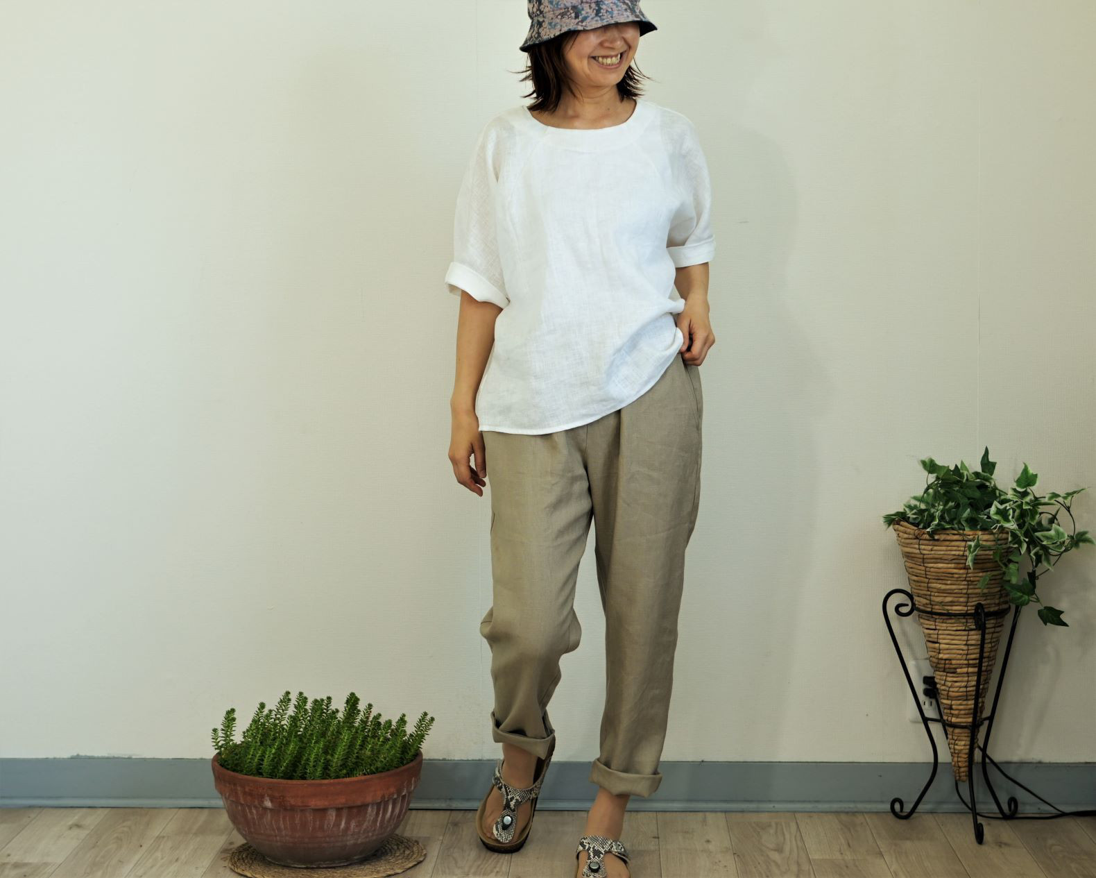 ベーシックデザイン リネンパンツ：ベージュ