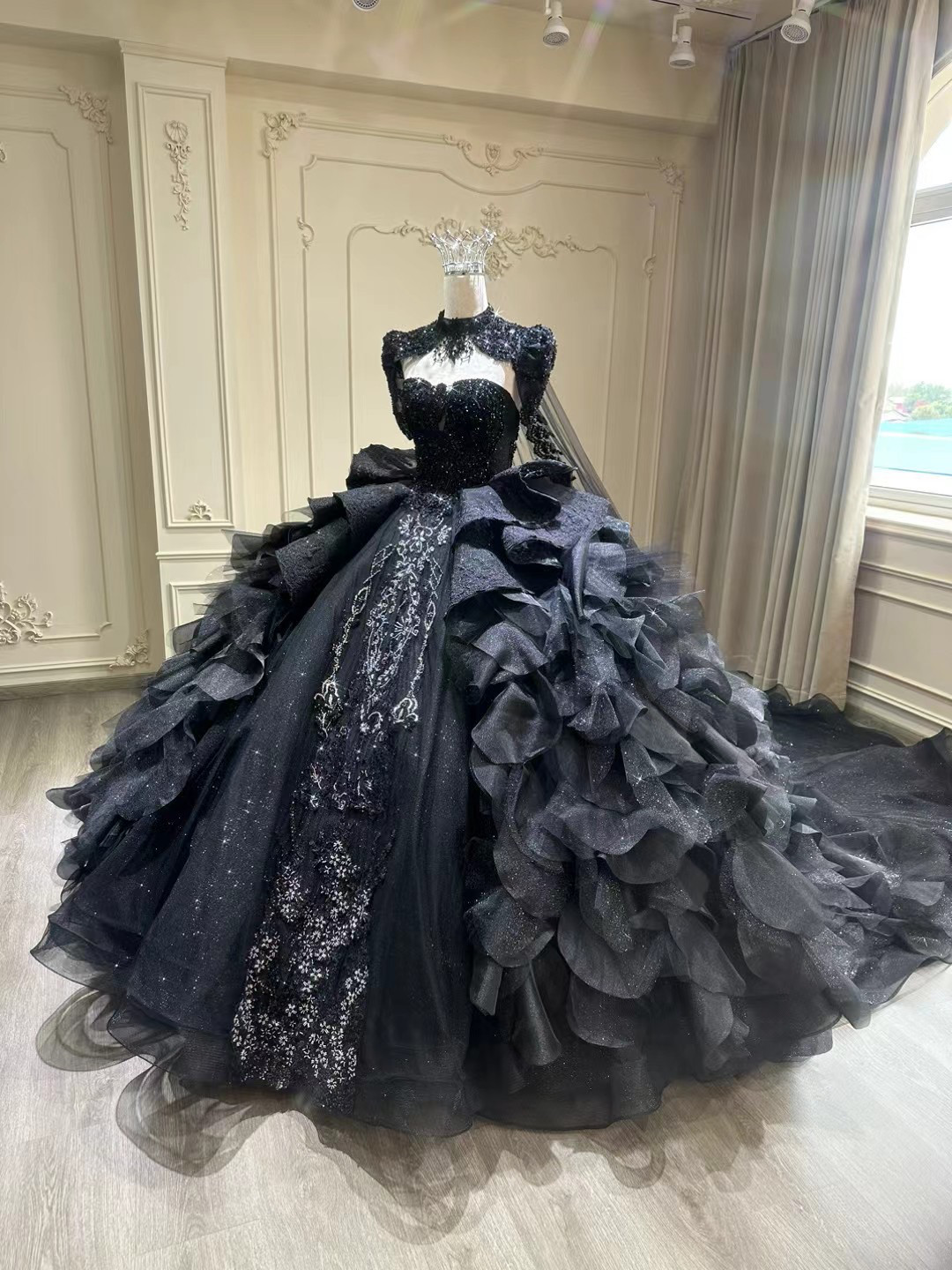 新作！ブラック　プリンセスライン　かっこいい　長袖　高品質保証　水波　ウェディング　トレーン結婚式挙式　オーダーサイズ 164,900円