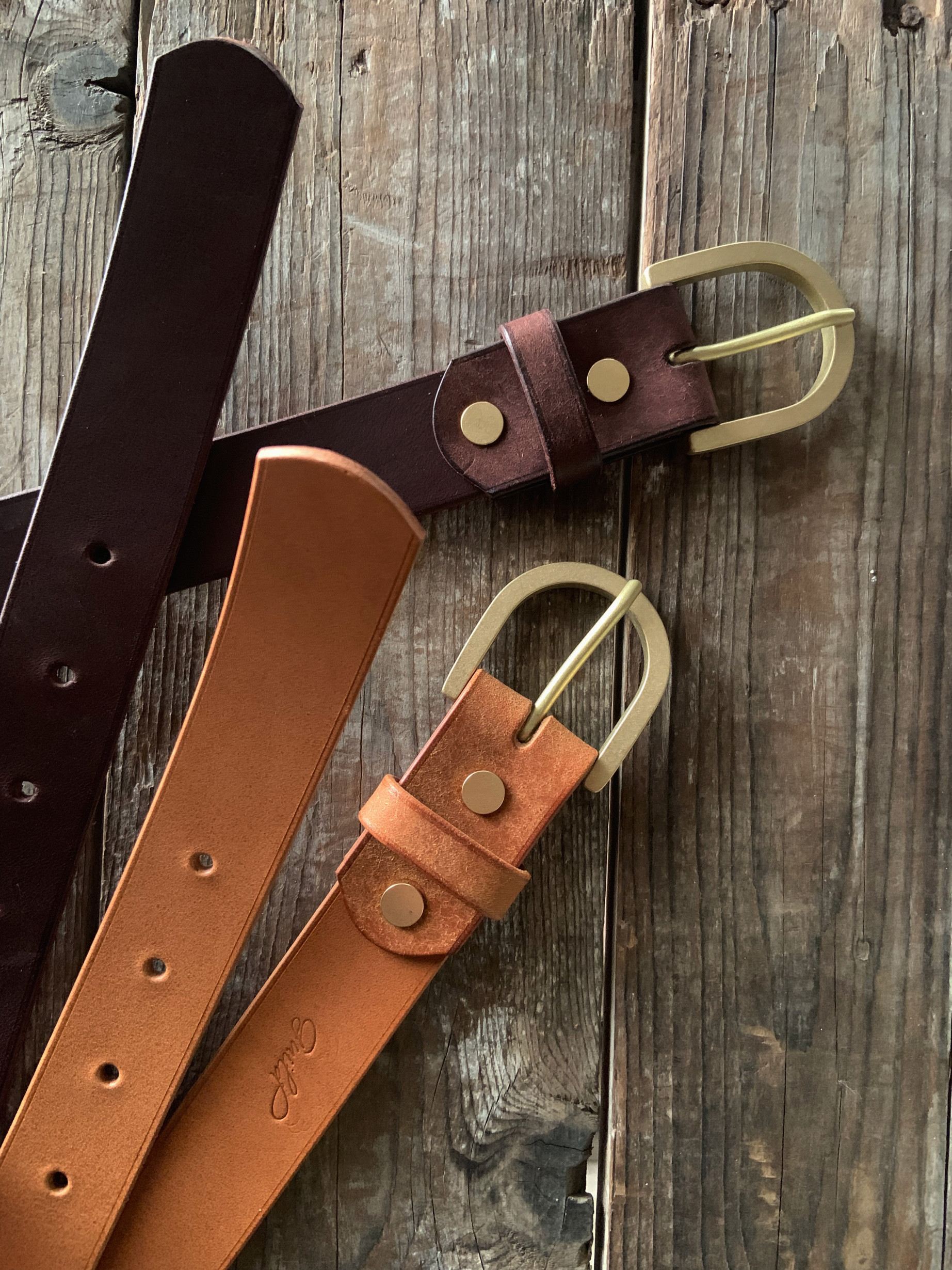 cavallo/馬蹄形の真鍮バックルのベルト