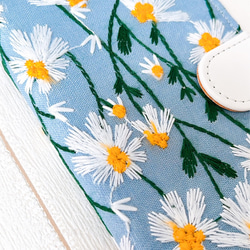 手帳型　風にそよぐマーガレット　ブルー　iPhoneケース 5枚目の画像