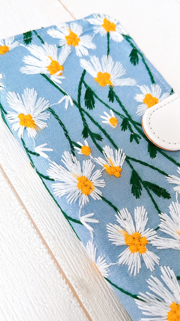 手帳型　風にそよぐマーガレット　ブルー　iPhoneケース 5枚目の画像