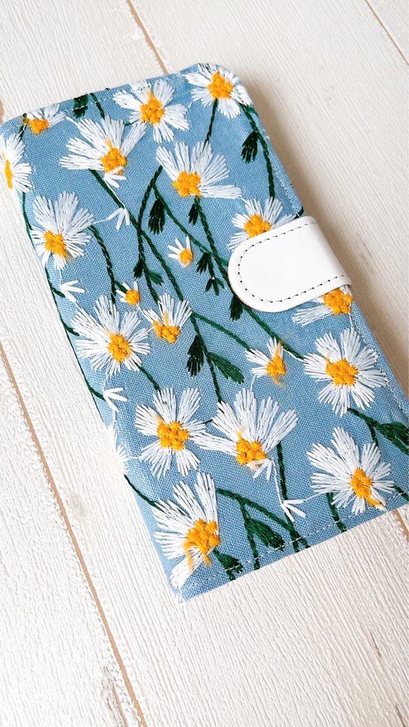 手帳型　風にそよぐマーガレット　ブルー　iPhoneケース 4枚目の画像