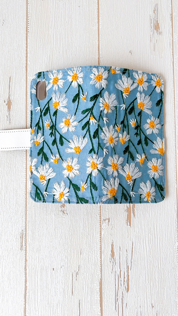 手帳型　風にそよぐマーガレット　ブルー　iPhoneケース 6枚目の画像