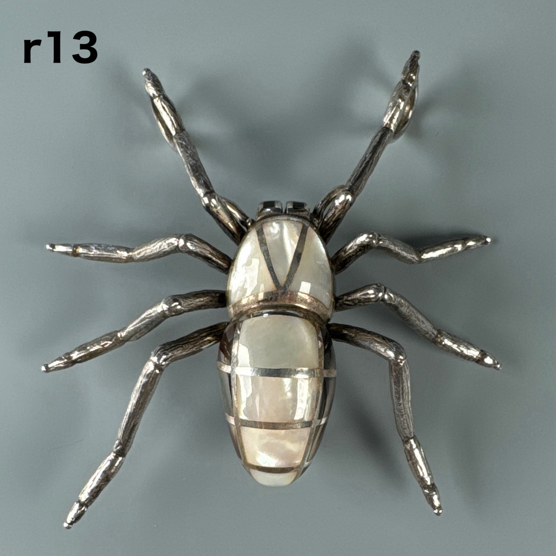 クモ型 シルバー925 白蝶貝装飾 ペンダントトップ r13