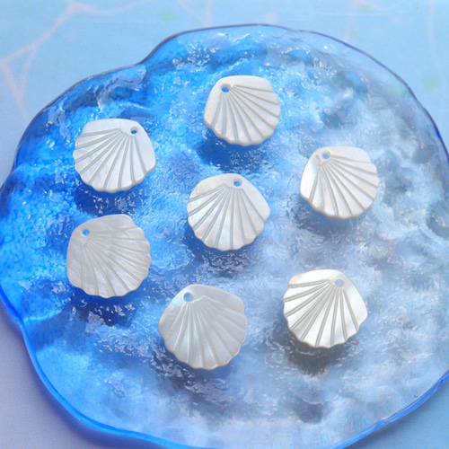 天然素材☆貝の彫刻チャーム 貝殻 チャーム handmade Moment 通販