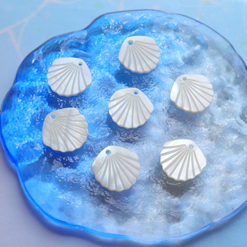 天然素材☆貝の彫刻チャーム 貝殻 チャーム handmade Moment 通販