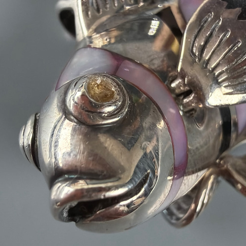 訳あり クマノミ型 シルバー925 螺鈿装飾 ペンダントトップ r53