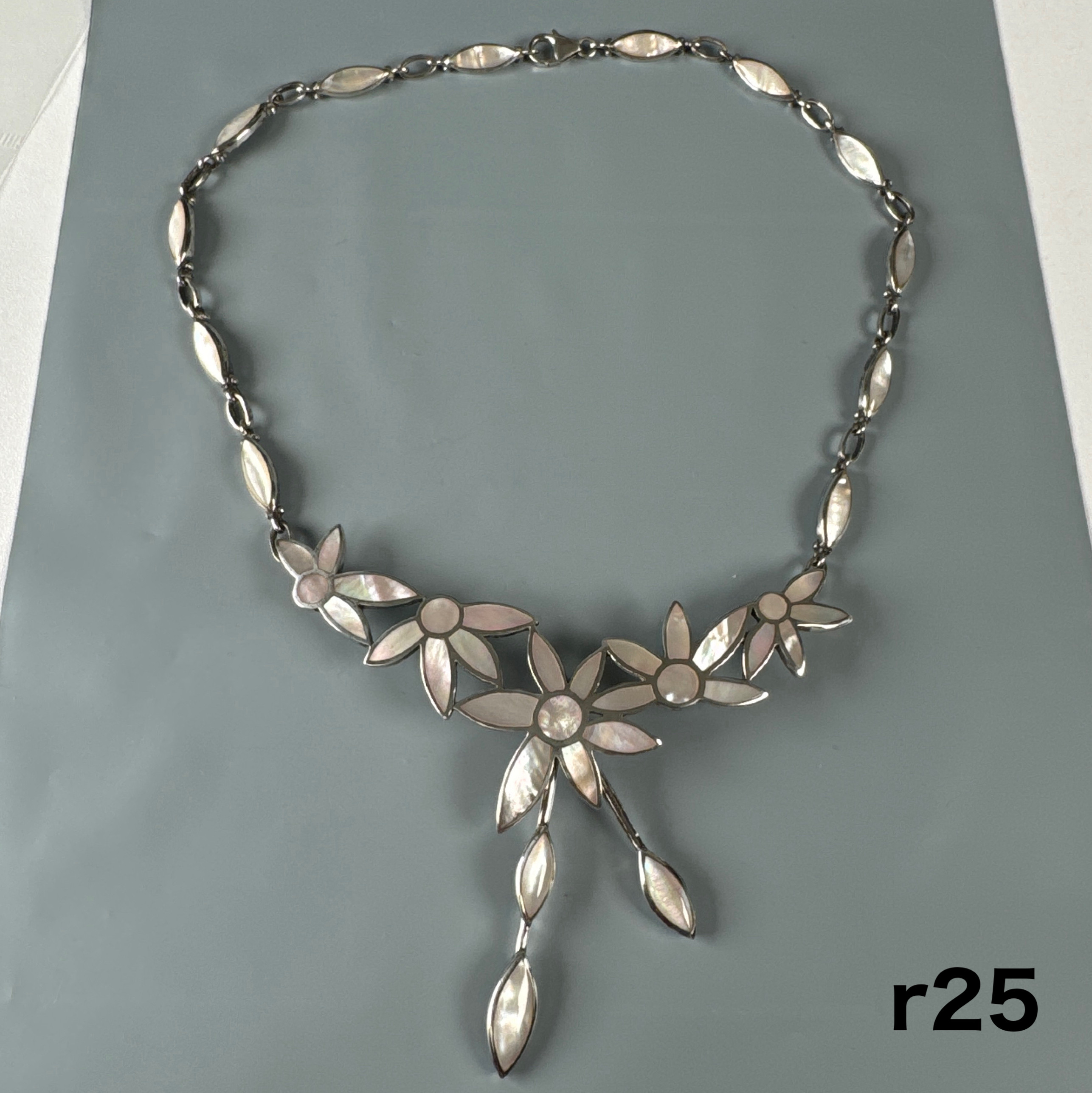 お花デザイン シルバー925 螺鈿装飾 ネックレス r25