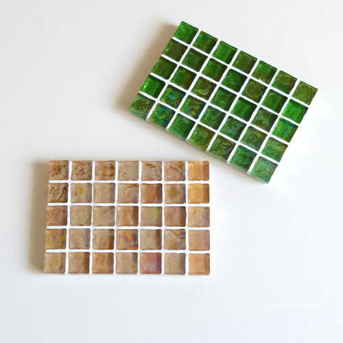 アンティークデザイン◾️ガラス天板×タイル張り ディスプレイ台/ 飾り台 アンティークデザイン◾️ガラス天板×タイル張り ディスプレイ台