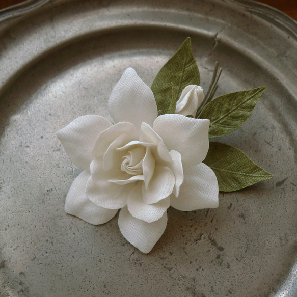リネンの花　八重のくちなしガーデニアのコサージュA 1枚目の画像