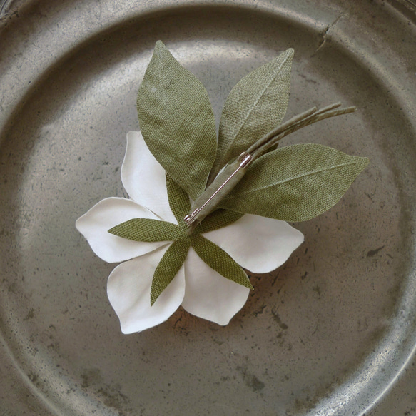 リネンの花　八重のくちなしガーデニアのコサージュA 6枚目の画像