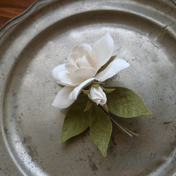 リネンの花　八重のくちなしガーデニアのコサージュA 5枚目の画像