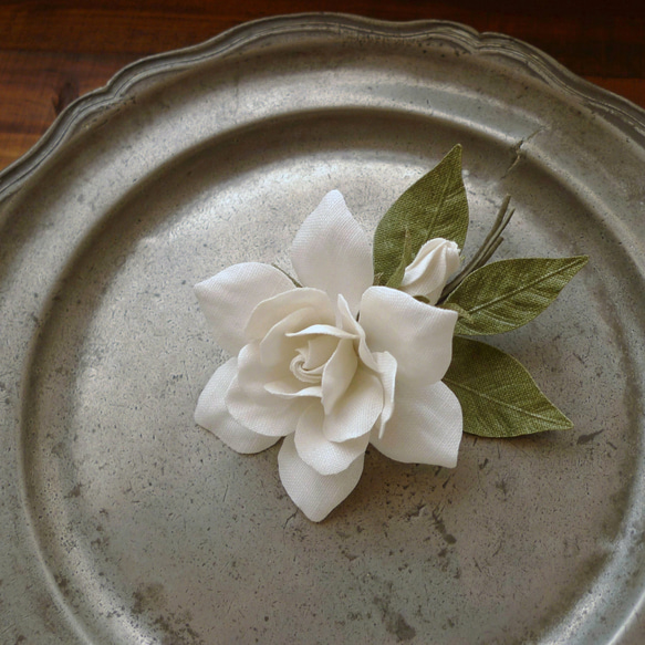 リネンの花　八重のくちなしガーデニアのコサージュA 3枚目の画像