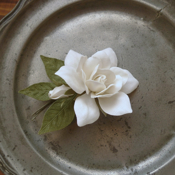 リネンの花　八重のくちなしガーデニアのコサージュA 4枚目の画像