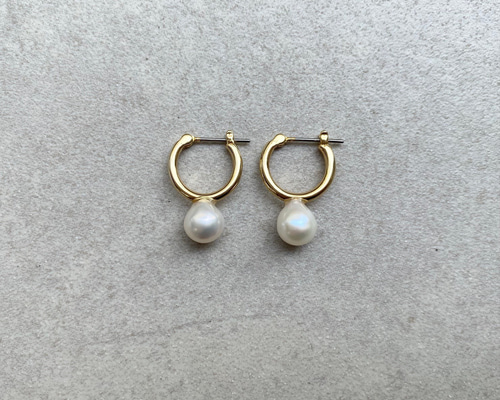 Eliou ピアス 両耳 フープ ドロップ ボリューム 円 丸 パール ドロップ淡水パールのフープピアス/イヤリング ピアス（フープ