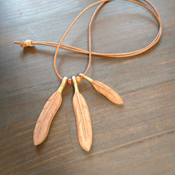 レザー・フェザー・ネックレス （大＆中）右向き 昭南皮革 タンニン