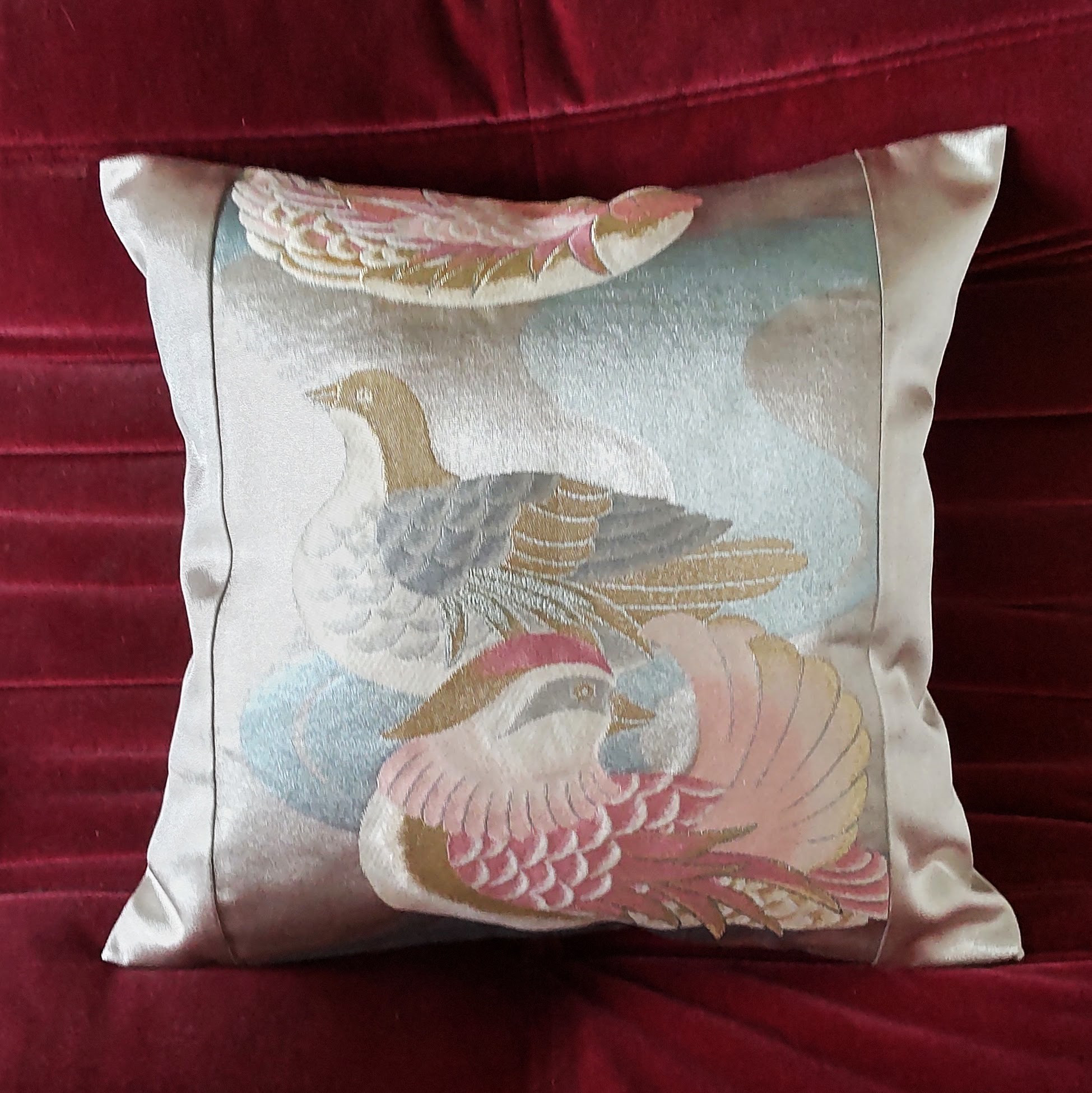 オシドリの帯クッションカバー