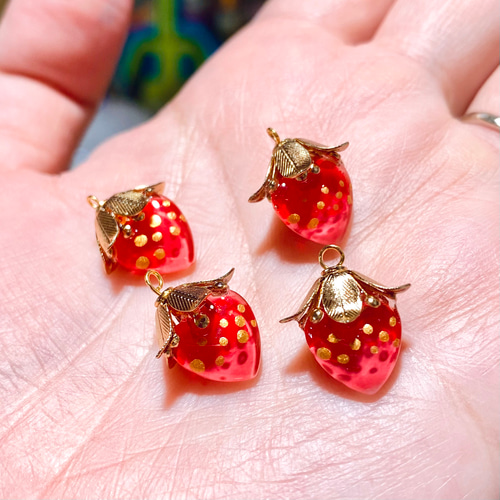 ガラスのいちご（イチゴ）ピアスorイヤリング ピアス（スタッド