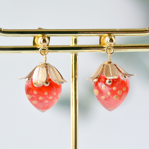 ガラスのいちご（イチゴ）ピアスorイヤリング ピアス（スタッド