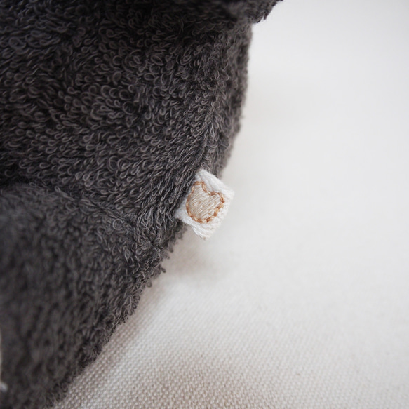 オーガニックコットン草木染め柴犬のぬいぐるみ【黒柴】Mサイズ 7枚目の画像