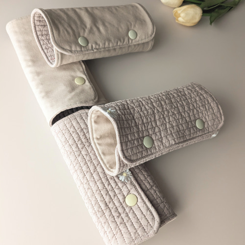 ヌビ生地マーガレットの刺繍のよだれカバー サッキングパッド 抱っこ紐