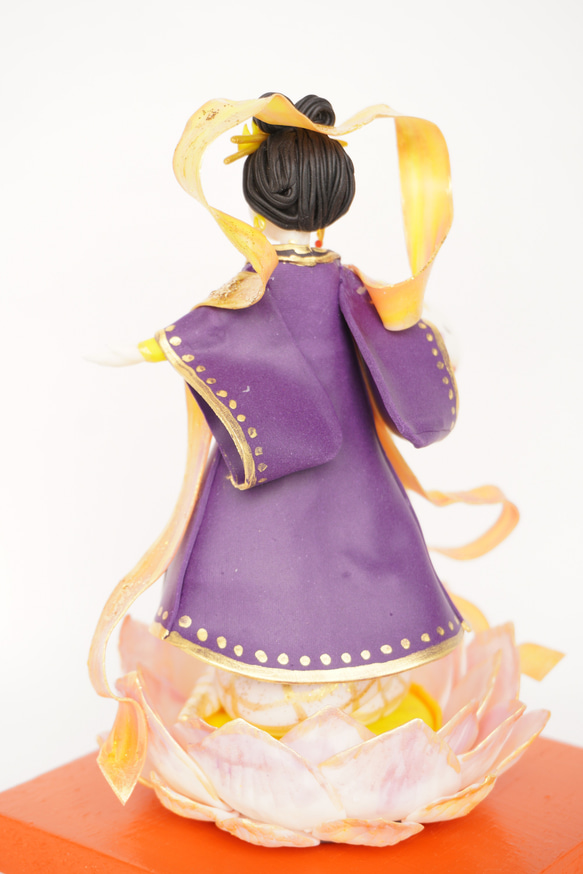 白蛇に乗った弁財天の人形 