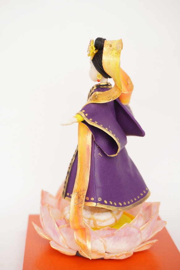 白蛇に乗った弁財天の人形 