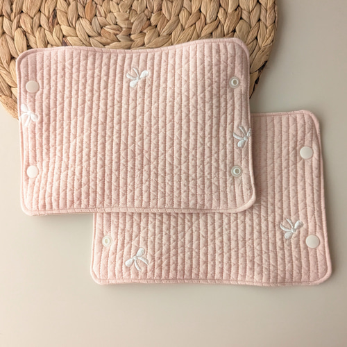 ヌビ生地リボンの刺繍のよだれカバー サッキングパッド 抱っこ紐カバー