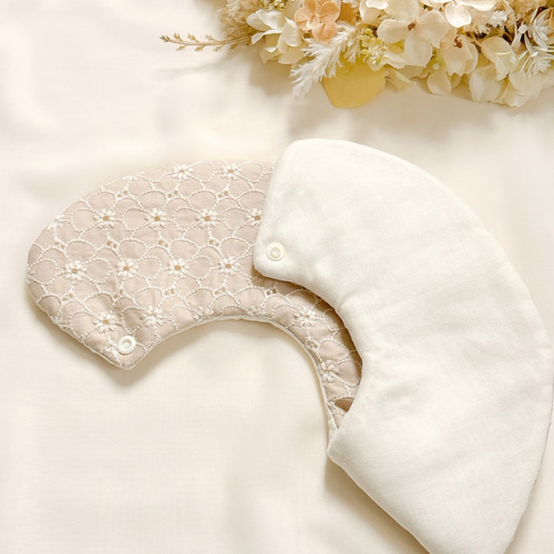 累計1万枚突破！人気のスタイ】花柄レース刺繍のまんまるスタイ／出産