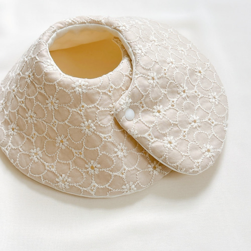 累計1万枚突破！人気のスタイ】花柄レース刺繍のまんまるスタイ／出産