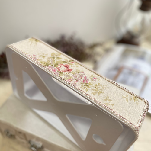 フラワーティッシュケース（ベージュ系花柄） その他インテリア