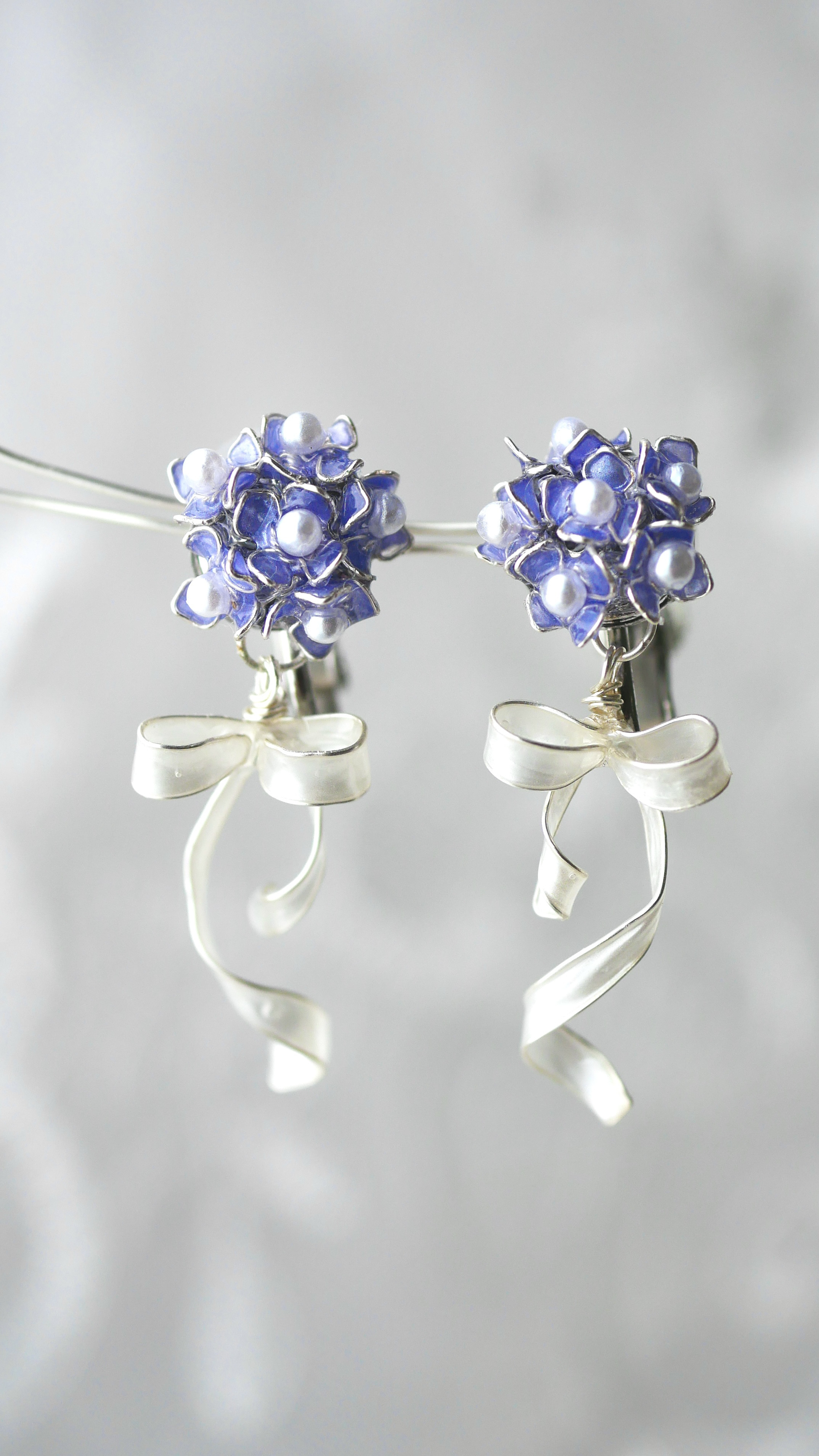 ゆらゆらリボン　ribbon 紫陽花イヤリング/ピアス　マニキュアフラワー　ディップアート　紫陽花2025
