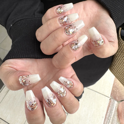 #013 シアーホワイトネイル　ネイルチップ シアーホワイト×グレージュの控えめキラキラシェルネイル