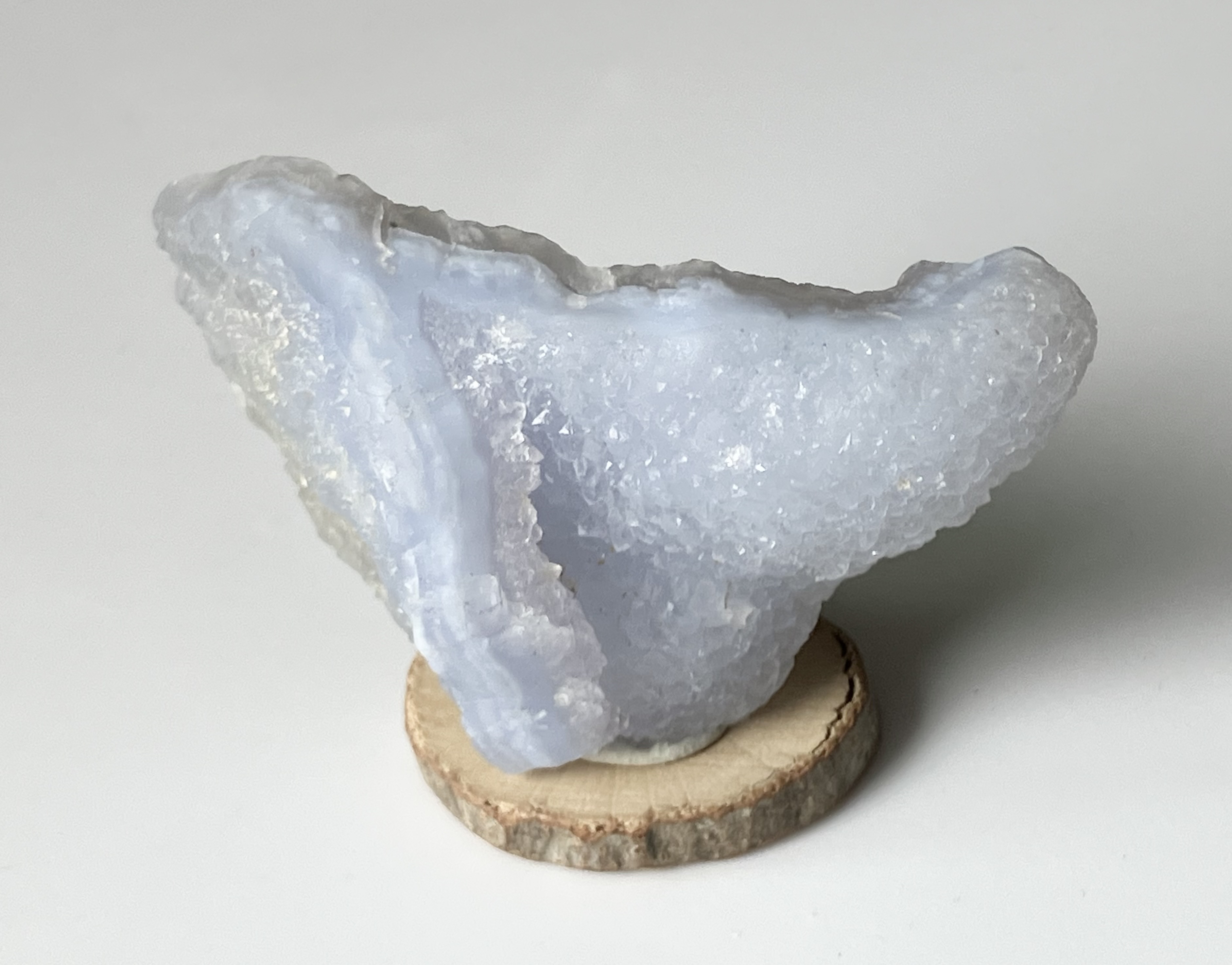 マラウィ◯かわいい　ベイビーブルーカラー　ブルーレースアゲート原石　台座つき