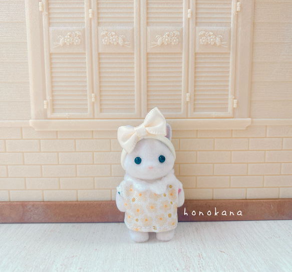シルバニアファミリーたっち赤ちゃんベージュのお花の洋服とヘア シルバニアファミリーたっち赤ちゃんベージュのお花の洋服とヘア