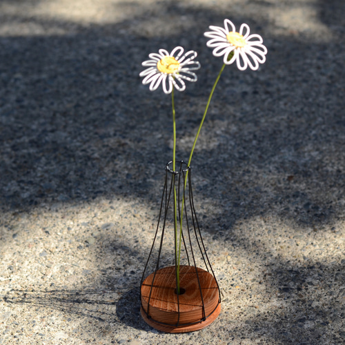 フラワーベース(広葉樹+黒ワイヤー)、一輪挿し、花はオプションで選択