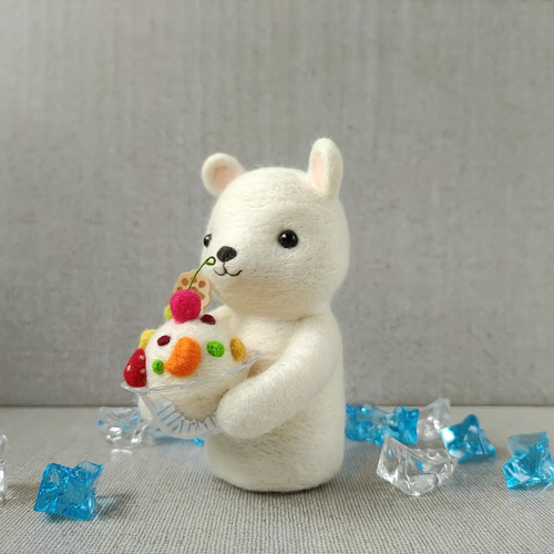 junpemiページ♡アイス気球- ̗̀ ☺︎ ̖́-チョコミント♡羊毛フェルト メンダコのアイスクリーム(チョコミント) 羊毛フェルト