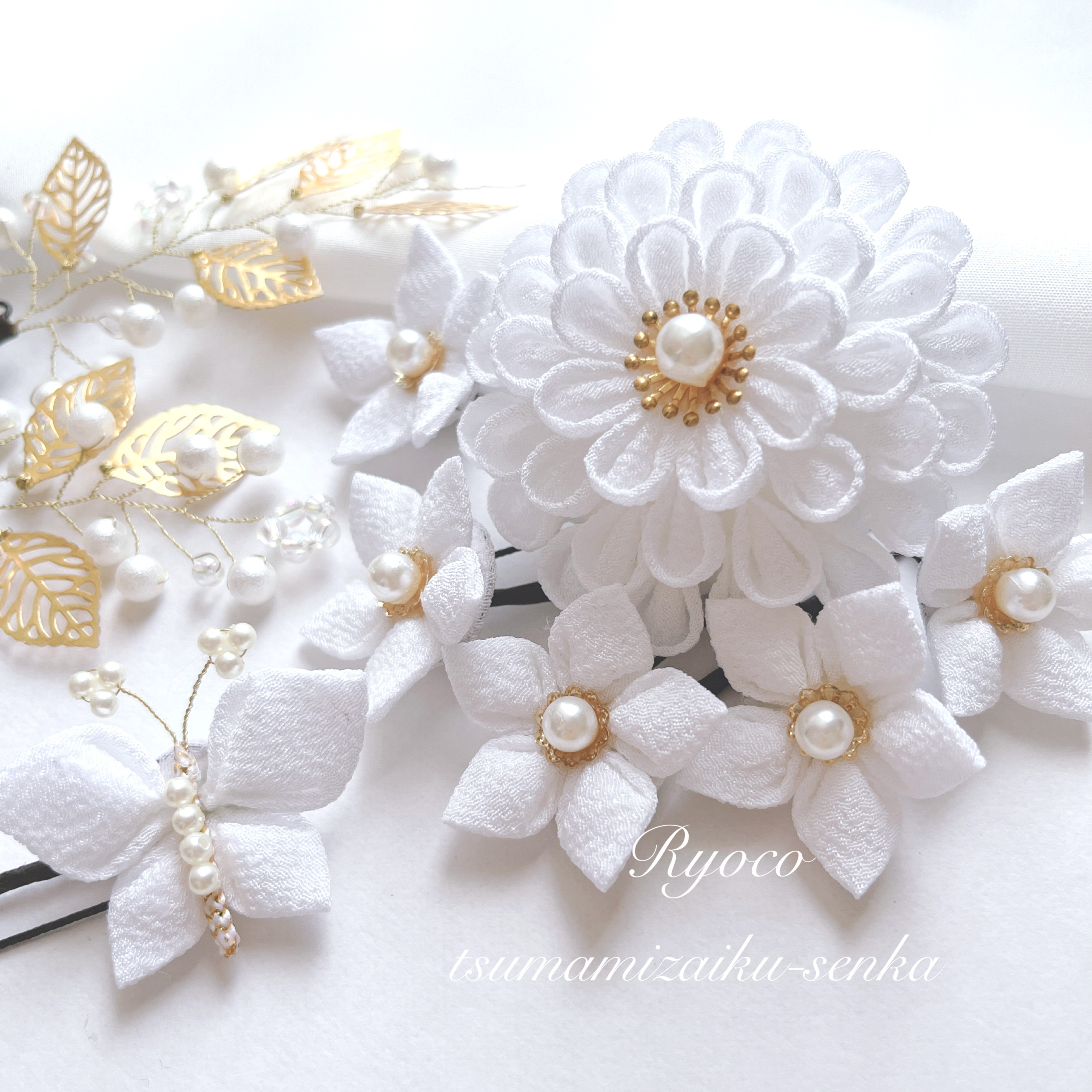 【純白のお花＊パールワイヤー】ヘッドドレス　つまみ細工　ワイヤーアクセ　ブライダル　ブライダルアクセ　白　ゴールド