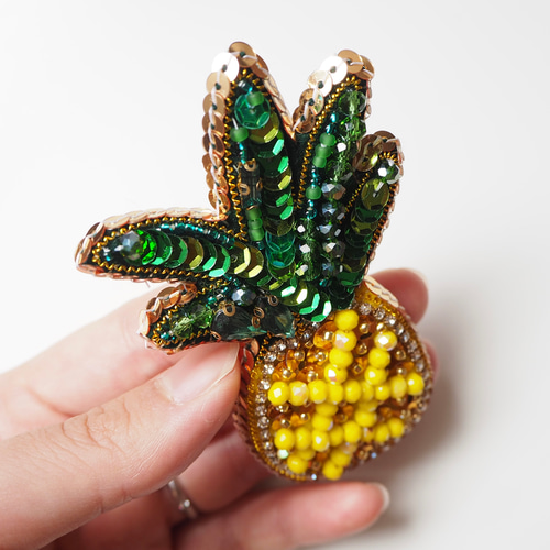 SALE】✳︎ パイナップル ✳︎ ビーズ 刺繍 ブローチ ブローチ