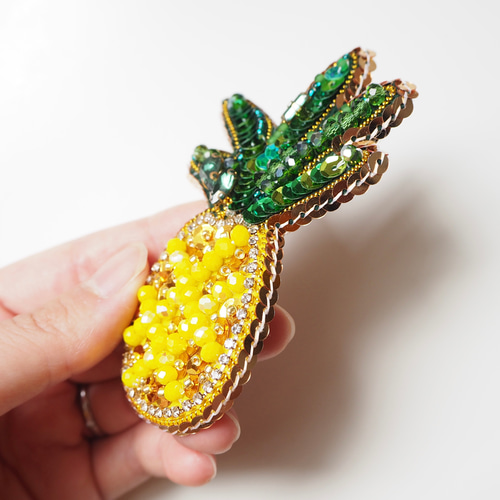 こり パイナップル レモンビーズ刺繍 ブローチ ハンドメイドアクセサリ こり パイナップル レモンビーズ刺繍 ブローチ ハンドメイド