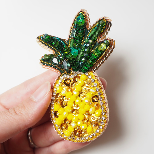 こり パイナップル レモンビーズ刺繍 ブローチ ハンドメイド