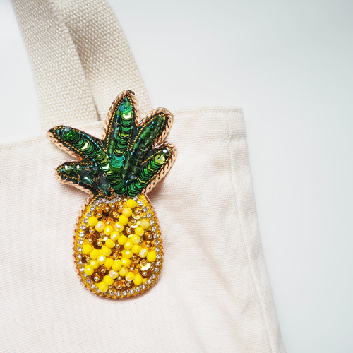 こり パイナップル レモンビーズ刺繍 ブローチ ハンドメイドアクセサリ こり パイナップル レモンビーズ刺繍 ブローチ ハンドメイド
