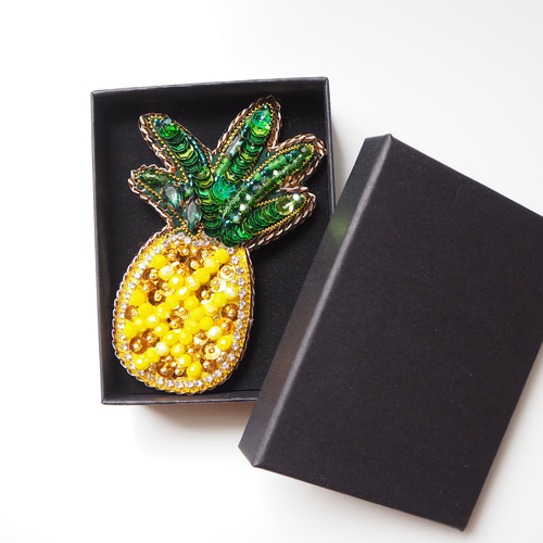 SALE】✳︎ パイナップル ✳︎ ビーズ 刺繍 ブローチ ブローチ