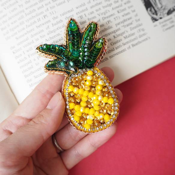 こり パイナップル レモンビーズ刺繍 ブローチ ハンドメイドアクセサリ こり パイナップル レモンビーズ刺繍 ブローチ ハンドメイド