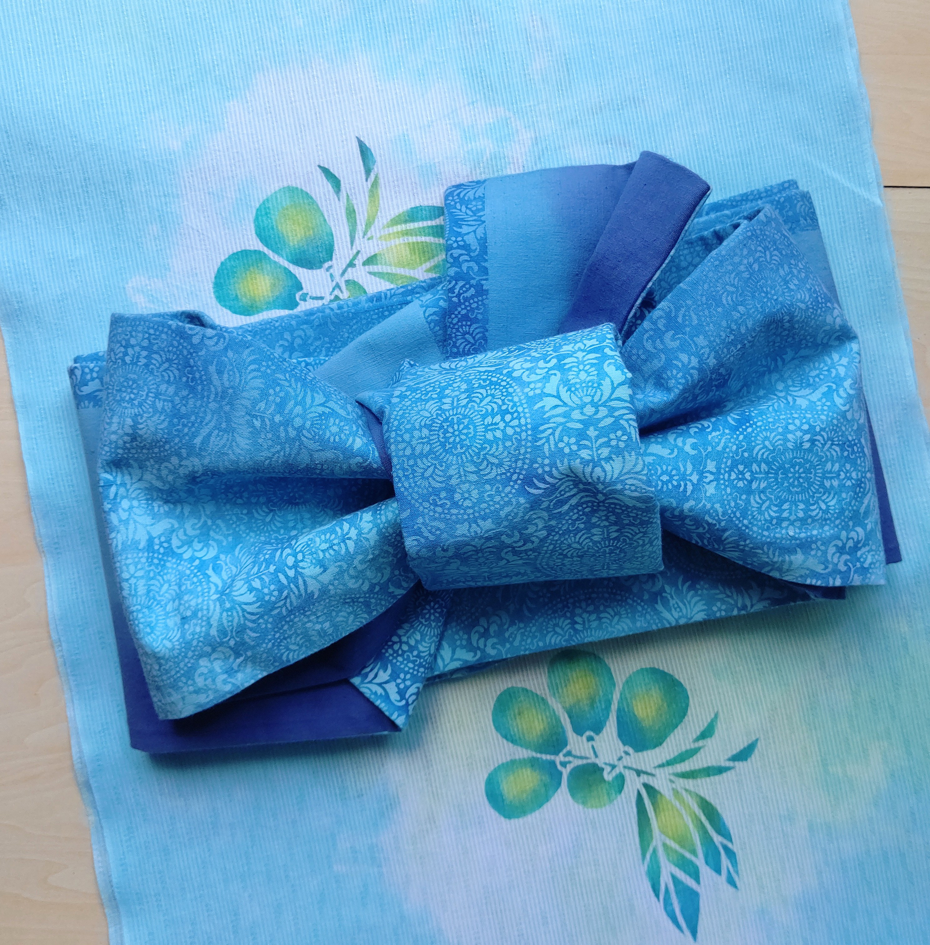 幾何学的紋様 ブルー濃淡 手染め 半幅帯