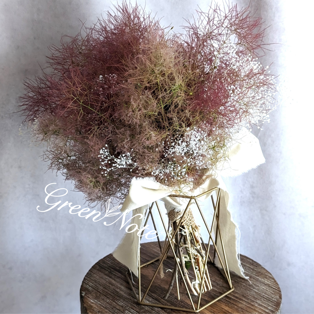 スタンド付きだから嬉しい！スモークツリーとかすみ草のドライフラワースワッグ　インテリア