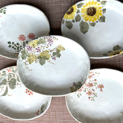 粉引き、花絵銘々皿五柄 中皿 じゅん陶房 通販 17805672｜Creema