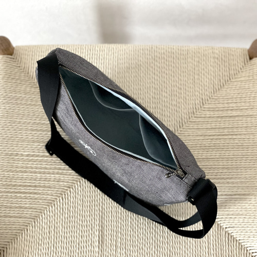 ⚮̈ミナペルホネン からだにフィットするボディバッグ 